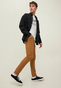 Jack & Jones JPSTMARCO NOOS - Chino - braun