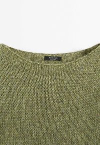 Green knit sweater with a wide neckline, textured fabric, and a black label displaying "Massimo Dutti." Soft, warm material.