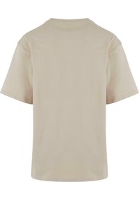 Short-sleeve beige t-shirt made of cotton. Classic crew neckline, relaxed fit, plain design with a soft texture and no visible seams or patterns.