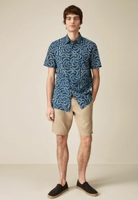 Next REGULAR FIT - Pantaloni scurți - stone