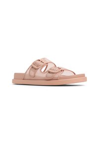 Sandales en caoutchouc rose avec deux sangles à boucle, design ouvert à l'avant, semelle texturée, dotées d'une semelle plate et d'une finition lisse.