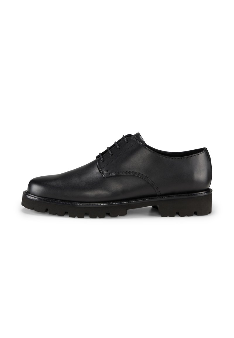Scarpa da uomo in pelle nera con finitura liscia, punta arrotondata e design con lacci. Presenta una suola in gomma spessa e testurizzata per una buona aderenza.