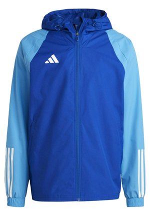 Windbreaker jack met een blauwe body en lichtblauwe mouwen, rits aan de voorkant, capuchon en drie witte strepen op elke mouw.