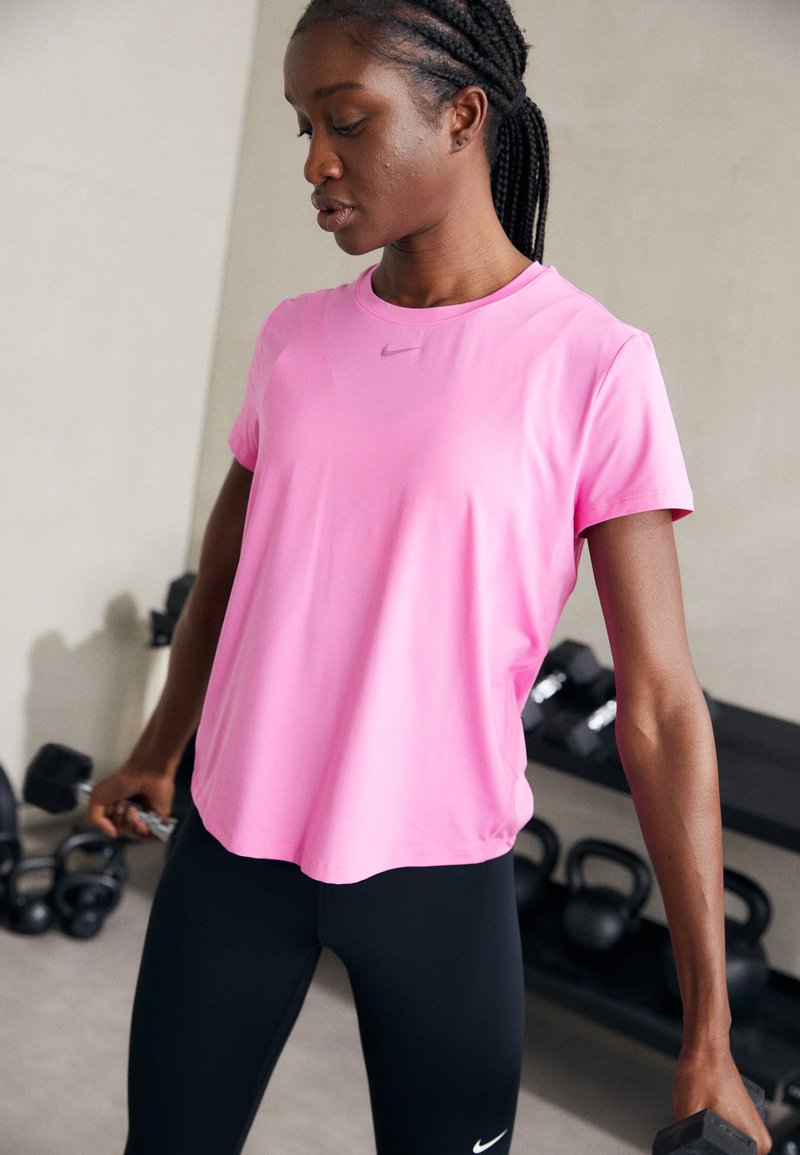 Nike Performance ONE CLASSIC  - T-skjorte til trening - playful pink