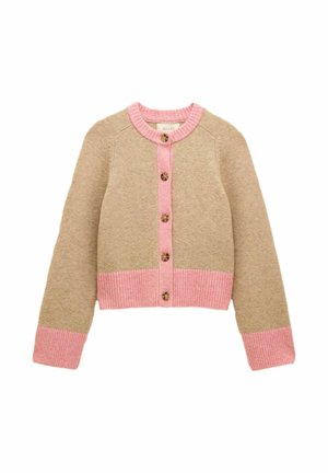 Beige Strickjacke mit rosa geripptem Kragen, Knopfblende, Bündchen und Saum, ausgestattet mit fünf braunen Knöpfen auf der Vorderseite.