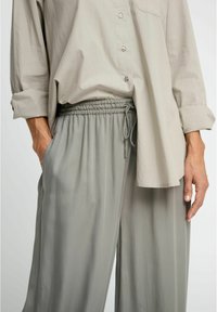 moshi moshi mind GAIA  - Nööpidega pluus - willow gray
