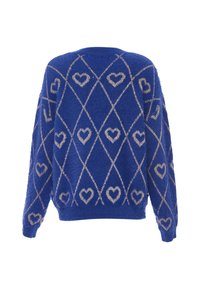 Blauwe fuzzy trui met een diamantpatroon en kleine hartjes in een contrasterende kleur, ronde halslijn en een losse pasvorm.