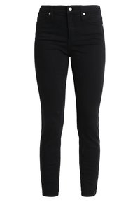 Jeans ajustados negros de mezclilla, con cintura alta, cinco bolsillos y detalles de costura sutíles. Diseño clásico con una textura suave.
