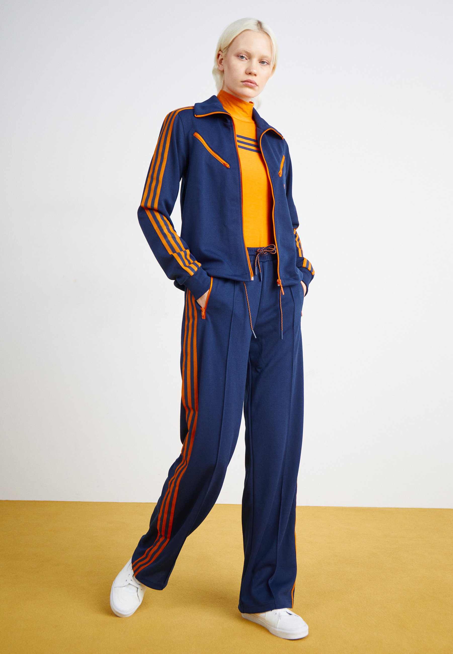 adidas Originals MONTREAL - Tracksuit bottoms - night indigo