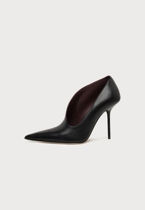 Victoria Beckham, SCULPTURAL PUMP 100 - High heels - black