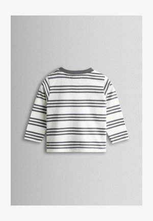 Hosszú ujjú fehér pamut ing szürke vízszintes csíkokkal. Szürke kerek nyakkivágással és enyhén laza szabással rendelkezik.