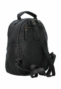 Zwarte leren rugzak met een ronde vorm, voorzien van een bovenhandvat, ritsvak en verstelbare schouderbanden. Zachte textuur en minimale hardwareaccenten.