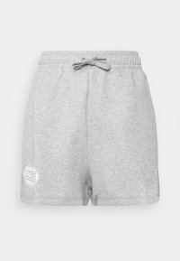 Bermudas de algodão cinza com cintura elástica, cordão e patch de logotipo lateral; textura suave e ajuste casual, projetadas para o conforto.