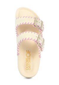 Sandale beige clair avec des accents tressés roses, deux boucles en métal réglables et une semelle intérieure texturée. Logo imprimé sur la semelle.