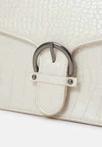 Even&Odd Torba preko tijela - off-white
