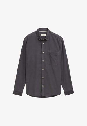 Camicetta grigia scura a maniche lunghe con colletto a bottoni, taschino anteriore e bottoni bianchi sulla pattina. Tessuto morbido e testurizzato.