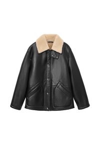 Sort læderjakke med beige shearlingkrave, to forlommer og knaplukning. Blød tekstur, oversized design og minimalistisk stil.