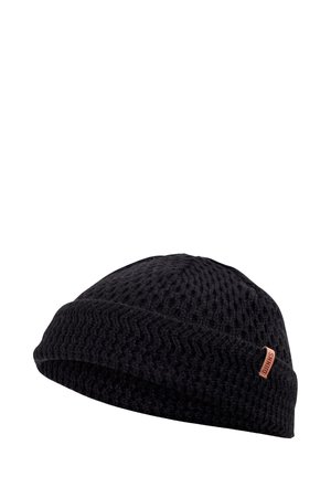Schwarze gestrickte Mütze mit einem strukturierten Muster, ausgestattet mit einem umgeschlagenen Rand und einem kleinen Markenlederetikett an der Seite.