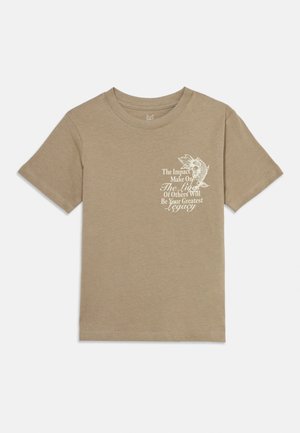 Jack & Jones Junior, JORORIENTAL TEE CREW NECK - Camiseta estampada - vintage khaki