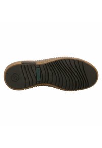 Suola della scarpa in gomma nera rigata, con accenti color nocciola. Presenta un marchio stampato e un'etichetta di taglia. Strutturata per migliorare la trazione e la durabilità.