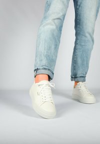 Blackstone Sneakers basse - white vegan