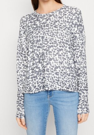 Long-sleeve shirt in a leopard print pattern with gray tones on a white base. Soft fabric, round neckline, relaxed fit, and extended cuffs.