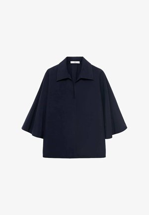 Dunkelblaue oversized Bluse mit spitzem Kragen, kurzen Fledermausärmeln und einem Reißverschluss-Detail auf der Vorderseite. Glatter Stoff mit minimalistischem Design.