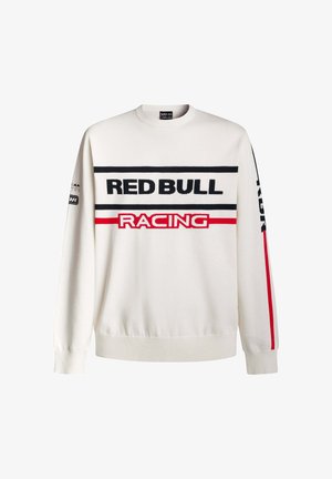 Valkoinen pitkähihaisen collegepaita, jossa edessä ja hihoissa mustat ja punaiset raidat tekstillä "RED BULL RACING". Perus pyöreä kaula-aukko.