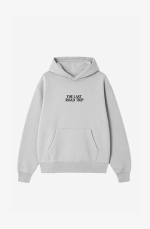 Světlounce šedá mikina s kapucí a přední kapsou, na prsou uprostřed černý nápis "THE LAST ROAD TRIP".