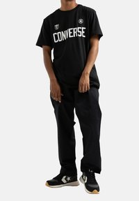 Converse RETRO CHUCK SOCCER - Camiseta estampada - schwarz