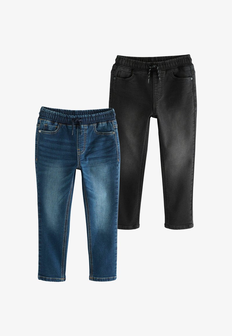 Două perechi de pantaloni: una din denim albastru cu un finisaj decolorat și talie elastică; cealaltă în negru solid cu o textură netedă.