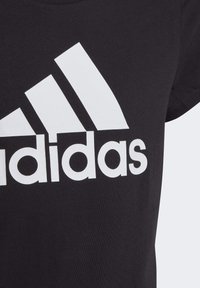 adidas Sportswear ESSENTIALS BIG LOGO - T-shirt imprimé - black   white