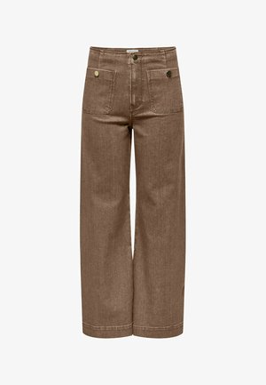 Pantalons en denim marron à larges jambes, avec une taille haute, deux poches avant et des accents en métal doré sur les poches.