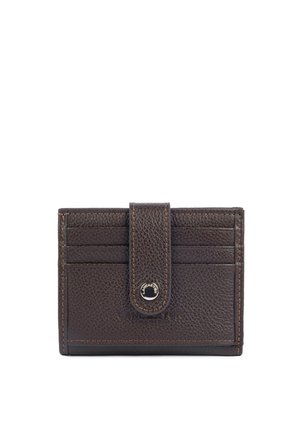 Porte-cartes en cuir texturé brun foncé avec fermeture à bouton-pression et plusieurs emplacements horizontaux pour cartes à l'avant.
