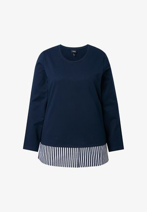 Maglietta a maniche lunghe blu navy con scollo rotondo, caratterizzata da un dettaglio orlo a righe verticali bianche e blu navy.