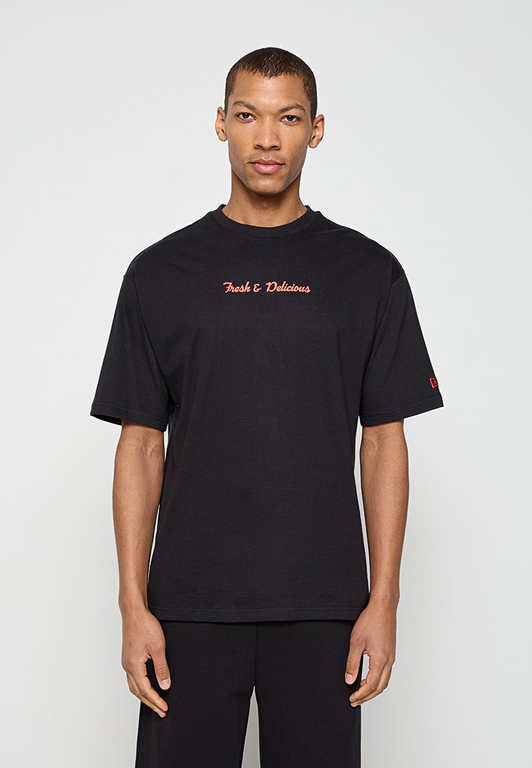 new era T-shirt print zwart