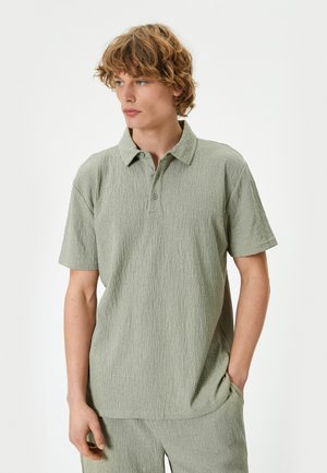 - Koszulka polo