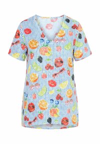 T-shirt à manches courtes et col en V avec des rayures verticales bleues et des imprimés colorés de fruits et de lèvres, comprenant des oranges, des baies et des cerises.