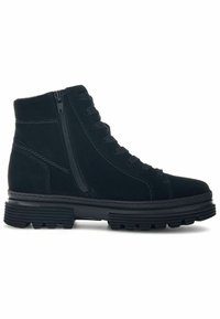 Bottines en suede noire avec un laçage à l'avant et une fermeture éclair sur le côté, présentant une semelle en caoutchouc texturée et des détails cousus.