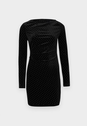 Čierne zamatové šaty s dlhým rukávom a strieborným bodkovaným vzorom, priliehavý strih a riasenie pri výstrihu.