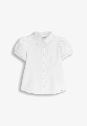 Biała bluzka z krótkim rękawem i bufiastymi rękawami, zapinana na guziki z przodu, z kołnierzykiem, wyeksponowana na białym tle.