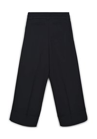 Pantaloni neri a gamba larga, accorciati, con orli risvoltati, passanti per cintura e due tasche a filetto posteriori, mostrati da dietro su uno sfondo bianco.