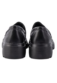 Zwarte leren schoenen met een ronde neus, een gladde textuur en een dikke, gegroefde rubberen zool. Het achteraanzicht toont dubbele stiksels.