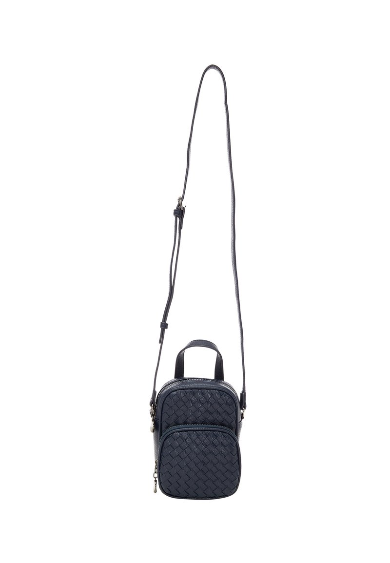 Borsa in pelle intrecciata di colore blu navy con due scomparti con zip, una maniglia superiore e una tracolla regolabile. Texture liscia.