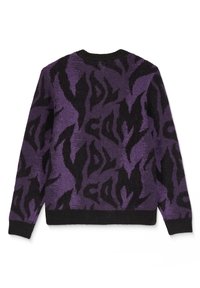 Suéter de punto morado con un patrón abstracto negro, cuello redondo y puños y dobladillo acanalados. Tejido texturizado con colores en contraste.