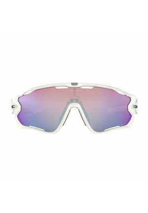 Occhiali da sole con montatura bianca e grandi lenti avvolgenti che passano dal viola al rosa, caratterizzati da un design sportivo e aerodinamico.