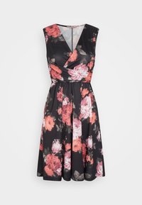 Blommig klänning med svart bas och rosa samt korallfärgade blommor, v-formad halsringning, ärmlös design och en utställd kjol.