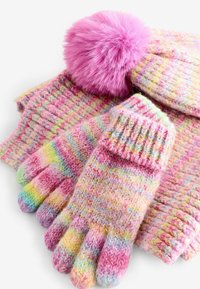 Set di sciarpa e guanti lavorati a maglia in colori arcobaleno pastello, caratterizzato da un soffice pom-pom rosa e motivi testurizzati. Materiali morbidi e accoglienti.