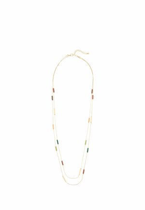 Goldfarbene Halskette mit zwei Strängen, die mehrfarbige, rechteckige Perlen in Erdtönen zeigt. Verstellbarer Kettenverschluss auf der Rückseite.