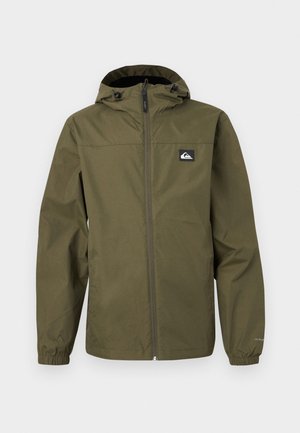 Olivgrüne leichte Kapuzenjacke mit durchgehendem Reißverschluss, elastischen Bündchen und einem kleinen schwarzen Logopatch auf der linken Brust.